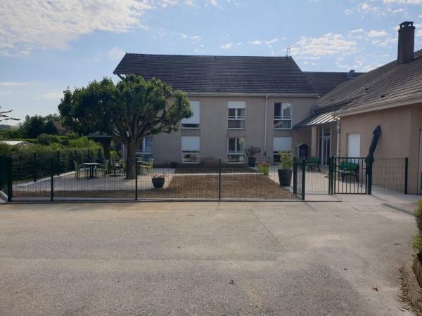 POSE DE GRILLAGES RIGIDE ET PORTILLON POUR SECURATION DES RESIDANTS EN MAISON DE RETRAITE