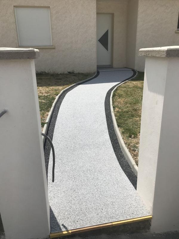 ALLEE PRINCIPALE AVEC APPLICATION BI COULEUR RESINE
