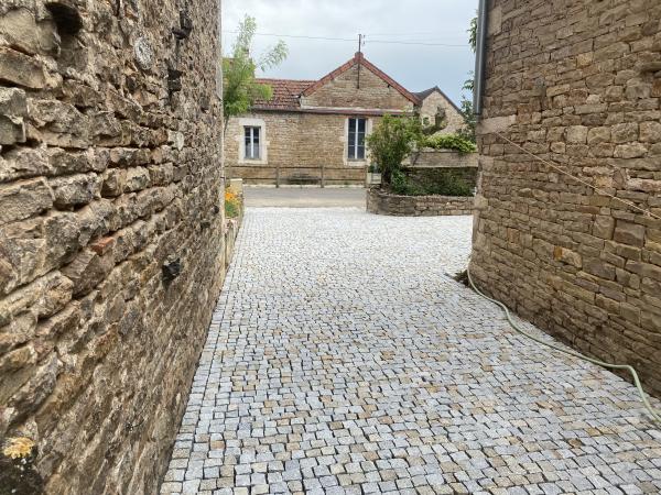 AMENAGEMENT COUR PAVEE