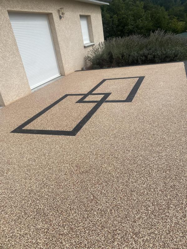 RESINE DE MARBRE POLYCHROME TERRASSE avec INSERT MOTIF DANS RESINE //selon choix du client 