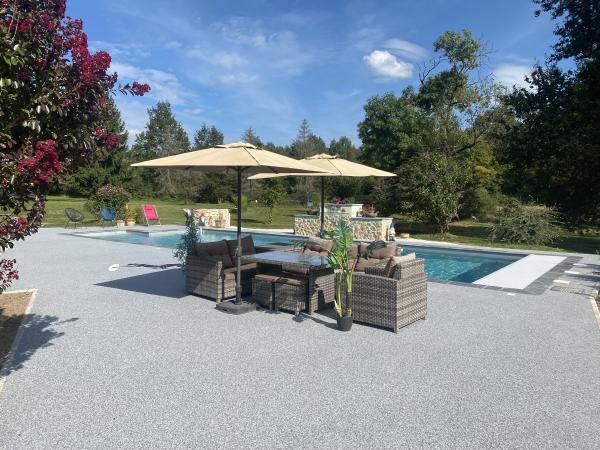 REHABILITATION D'UNE PISCINE ET DE SES PLAGES//POSE D'UNE COUVERTURE DE SECURUTE AUTOMATIQUE IMMERGEE AVEC CAILLEBOTIS