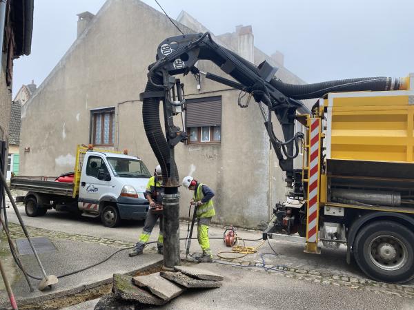 TERRASSEMENT AVEC ASPIRATRICE EXCAVATRICE