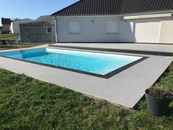POSE RESINE DE MARBRE SUR TERRASSE & SUR PLAGE DE PISCINE